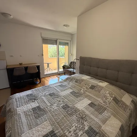 Apartment Split Breeze *
