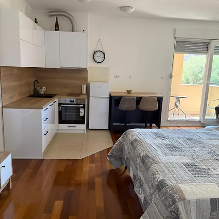 Apartment Split Breeze *